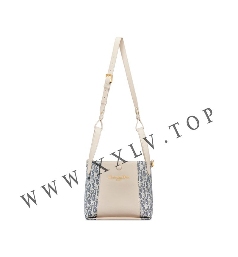 small signature bucket bag