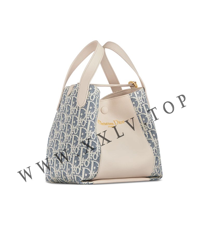 small signature bucket bag