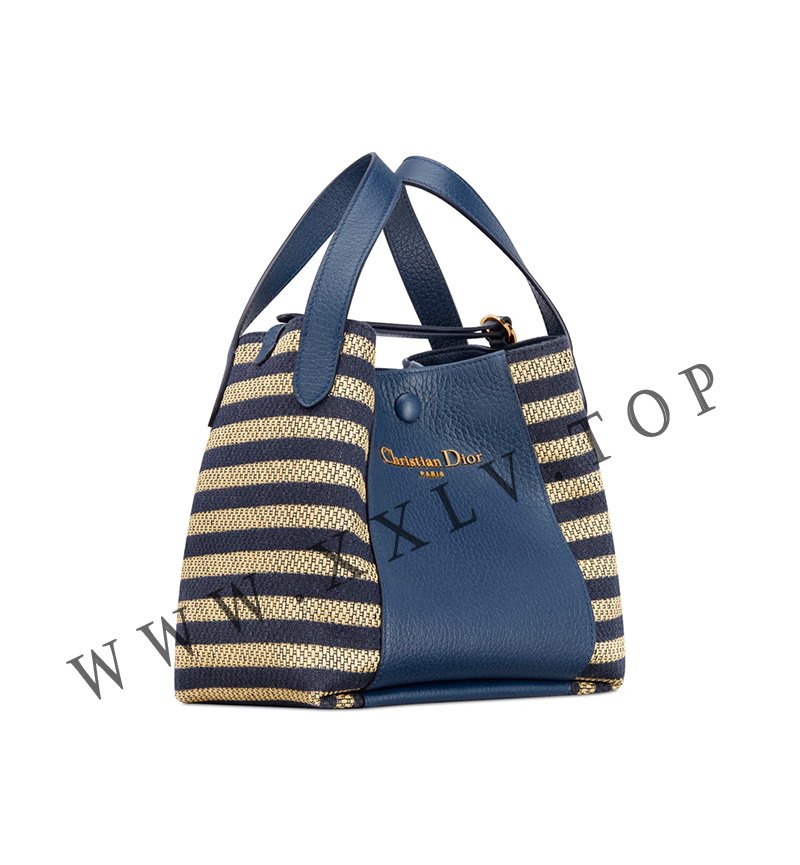 small signature bucket bag
