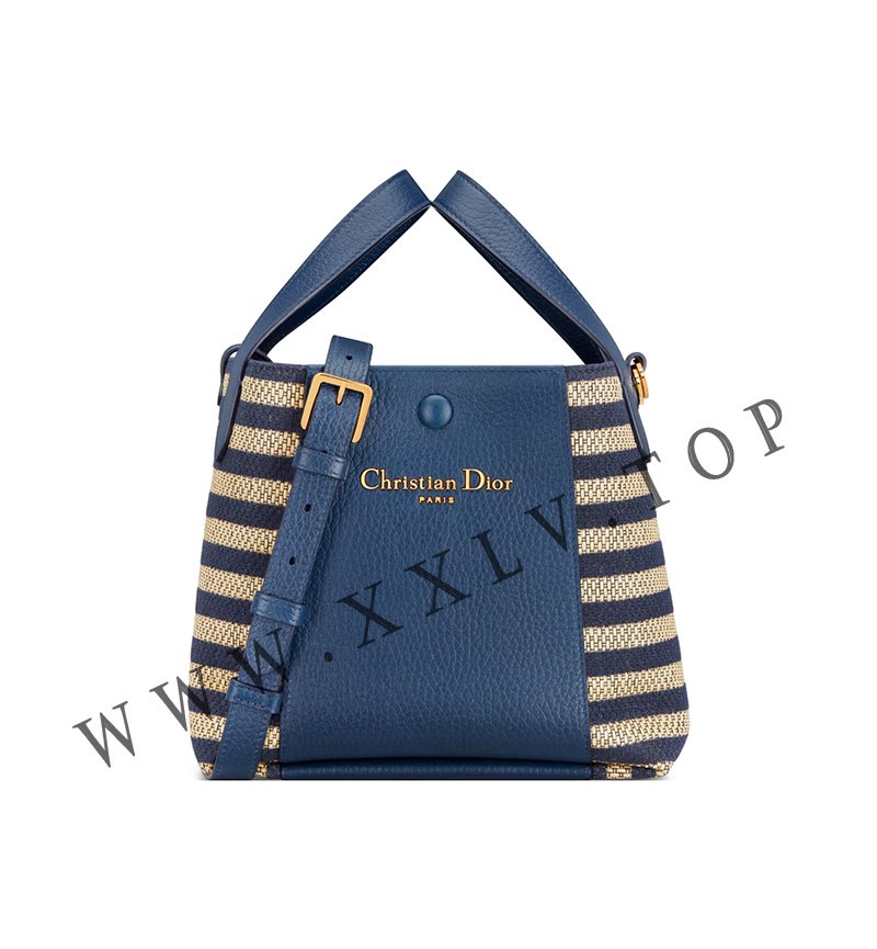 small signature bucket bag