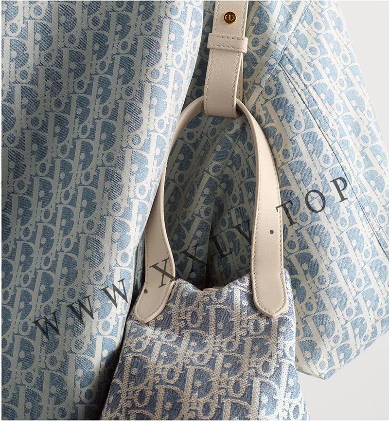 small signature bucket bag