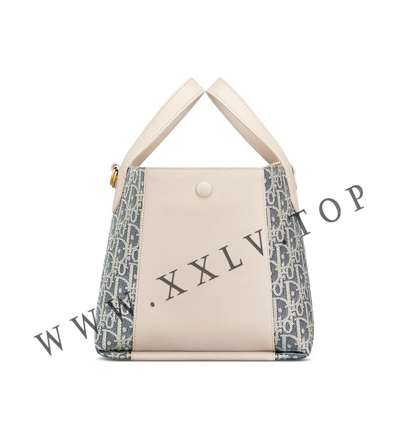 small signature bucket bag