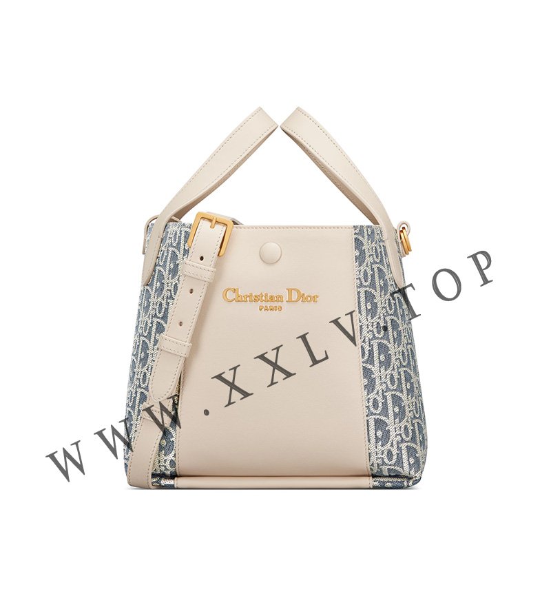small signature bucket bag