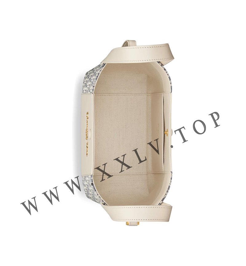 small signature bucket bag