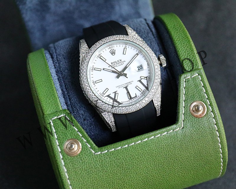 rolex journal 41mm calibre 3255 over 800 diamonds