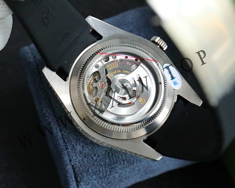 rolex journal 41mm calibre 3255 over 800 diamonds