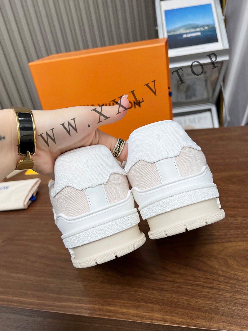lv sneaker genderless