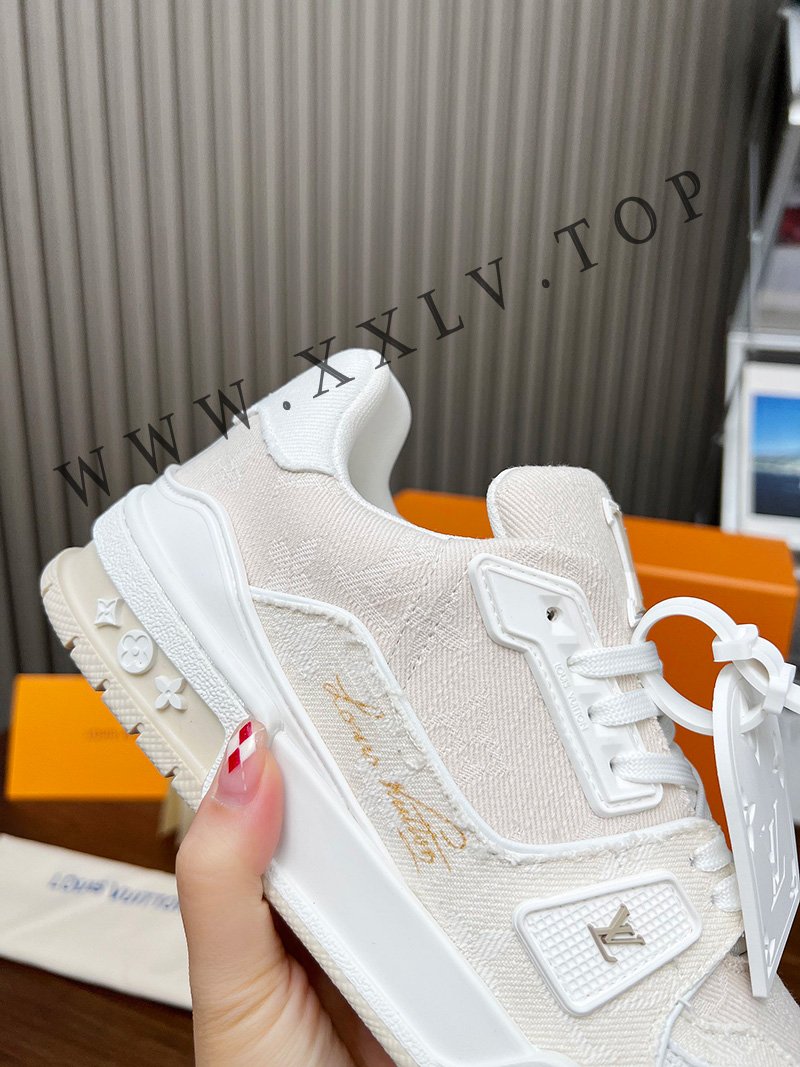 lv sneaker genderless
