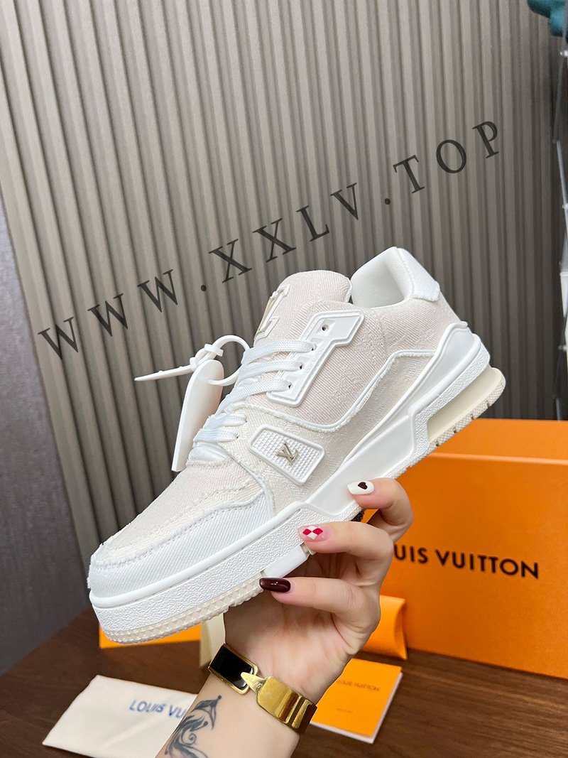 lv sneaker genderless