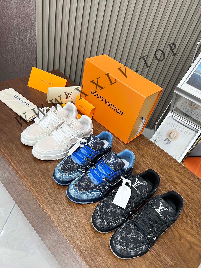 lv sneaker genderless