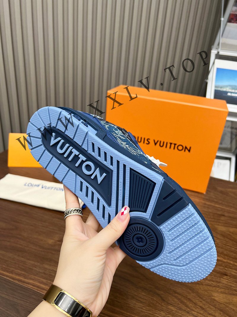 lv sneaker genderless
