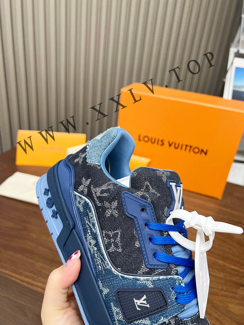 lv sneaker genderless
