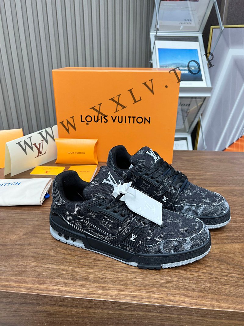lv sneaker genderless