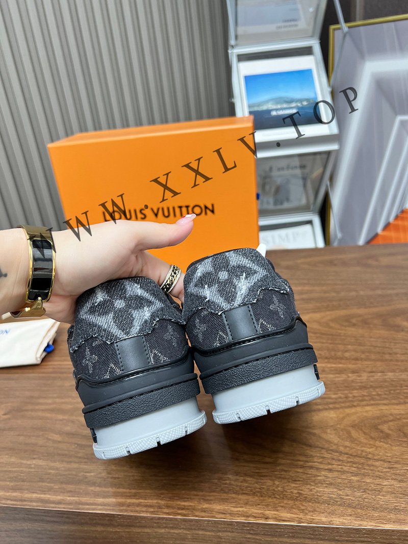 lv sneaker genderless