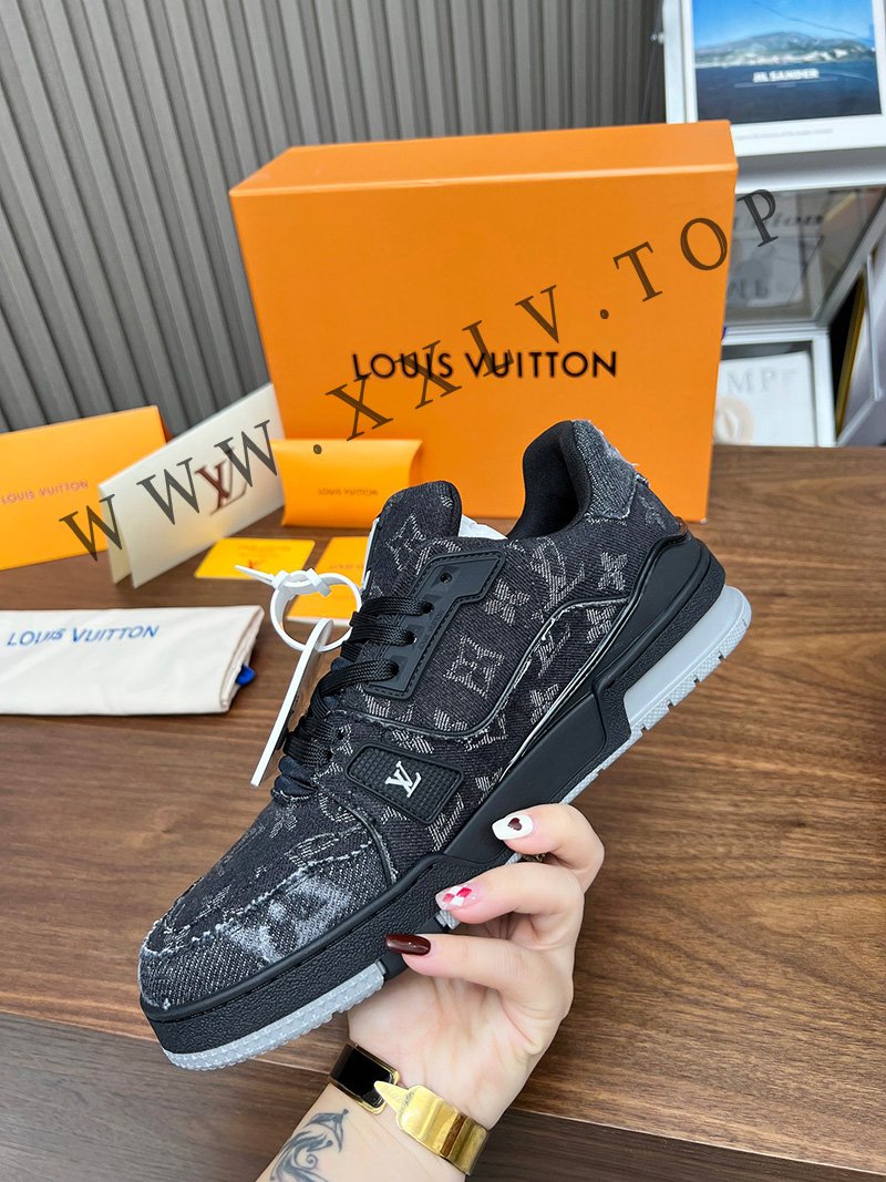 lv sneaker genderless