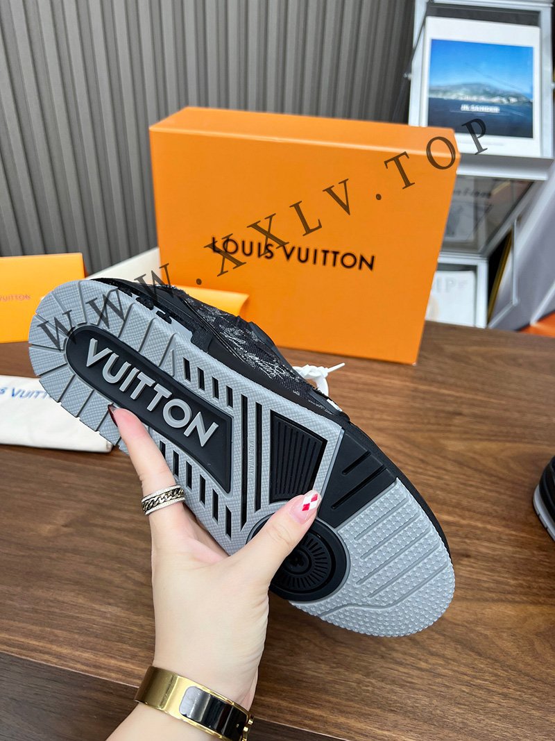 lv sneaker genderless