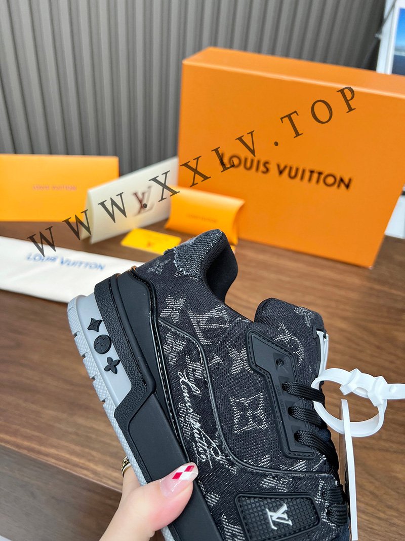 lv sneaker genderless