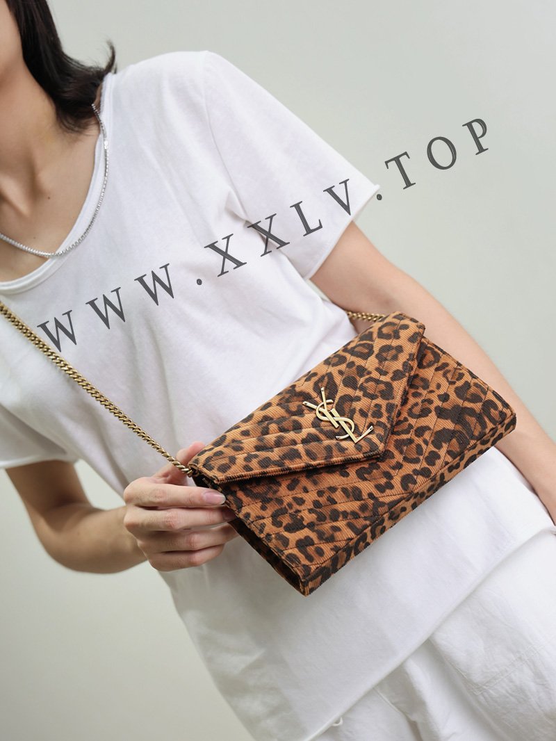 377828 size: 22.5 x 14 x 4 cm