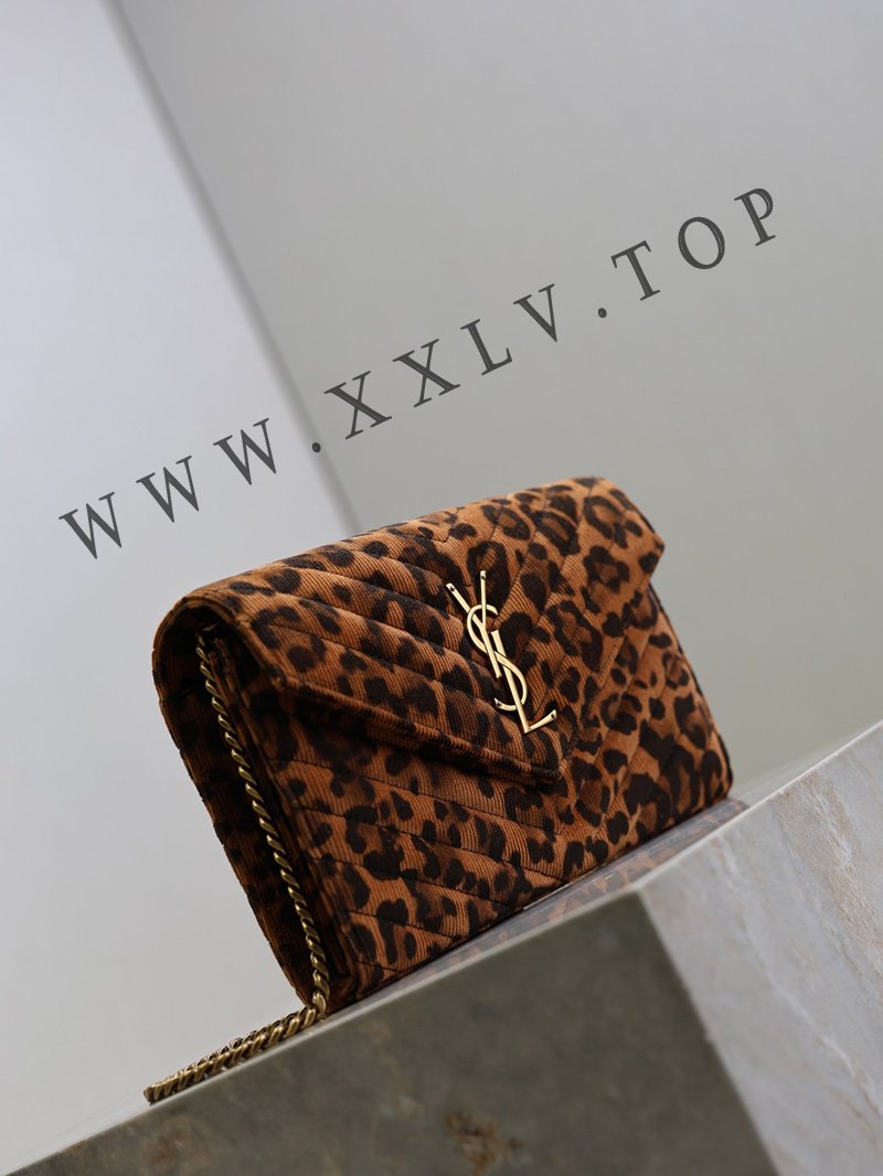 377828 size: 22.5 x 14 x 4 cm
