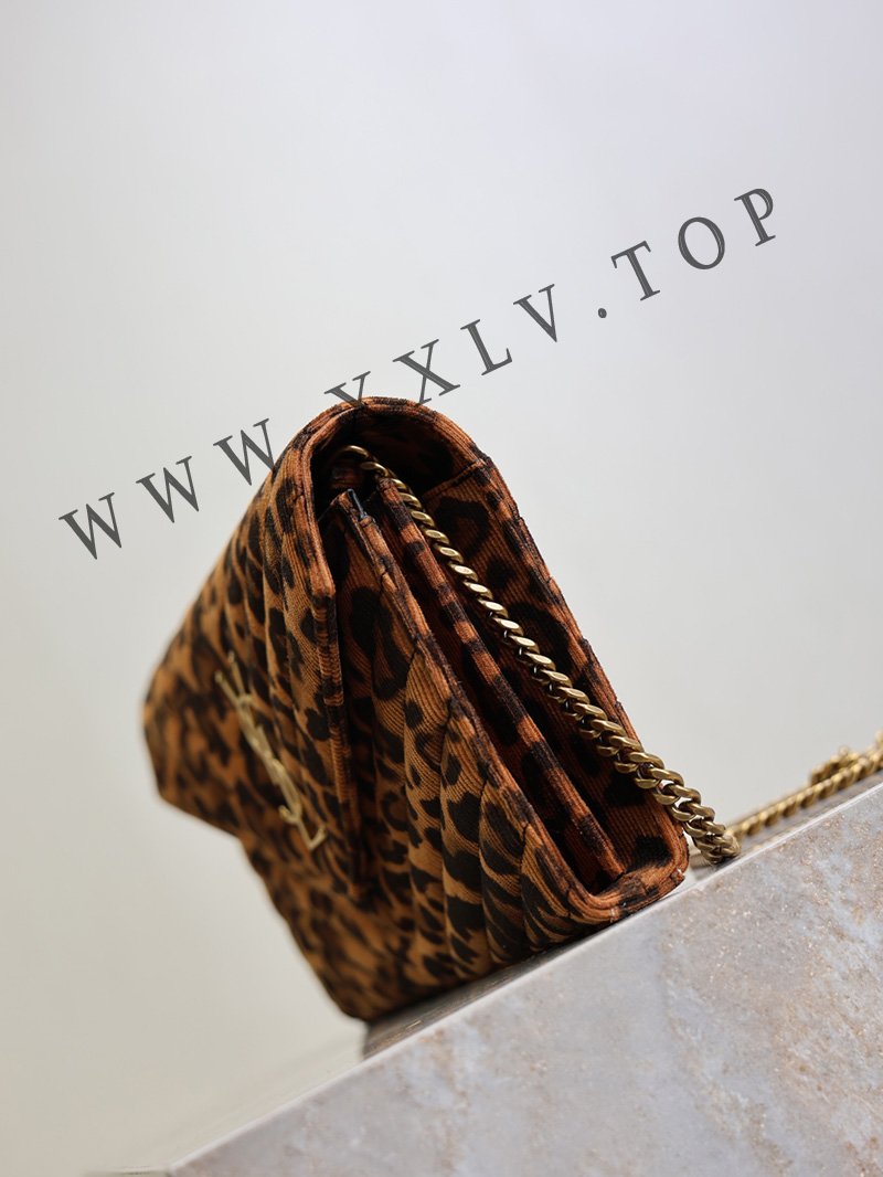 377828 size: 22.5 x 14 x 4 cm