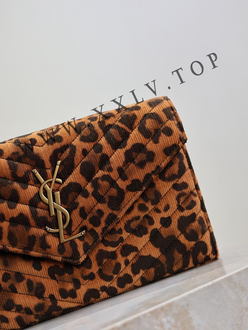 377828 size: 22.5 x 14 x 4 cm