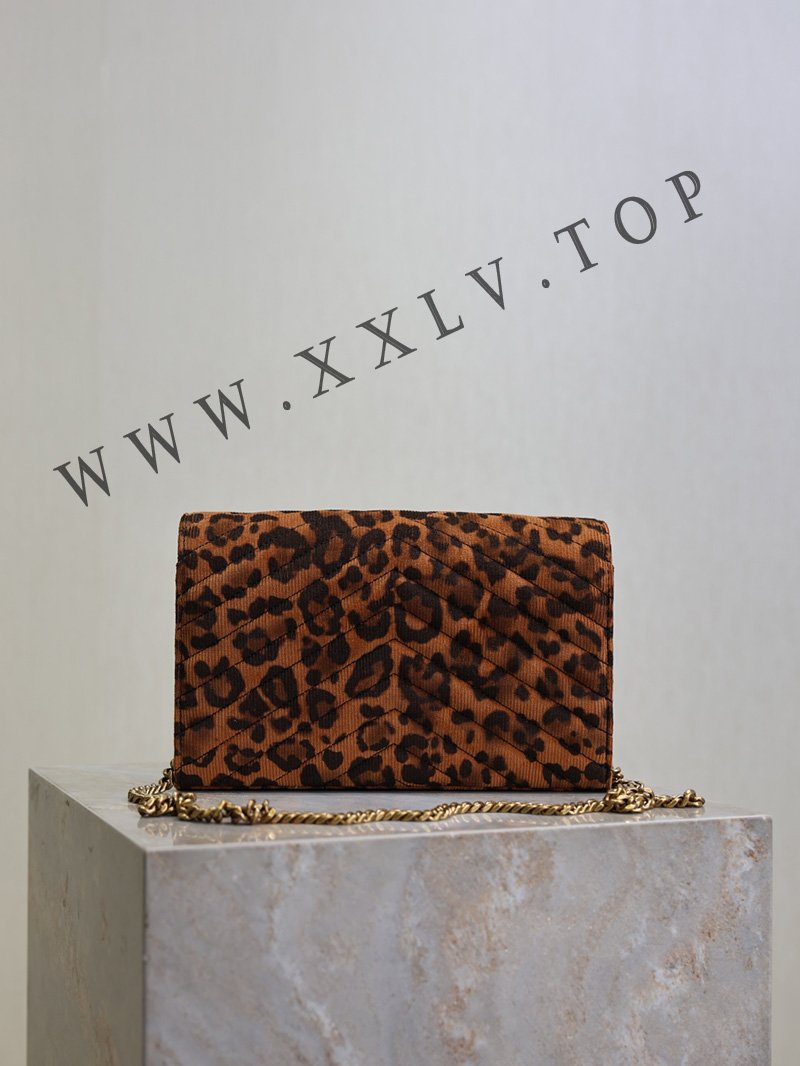 377828 size: 22.5 x 14 x 4 cm