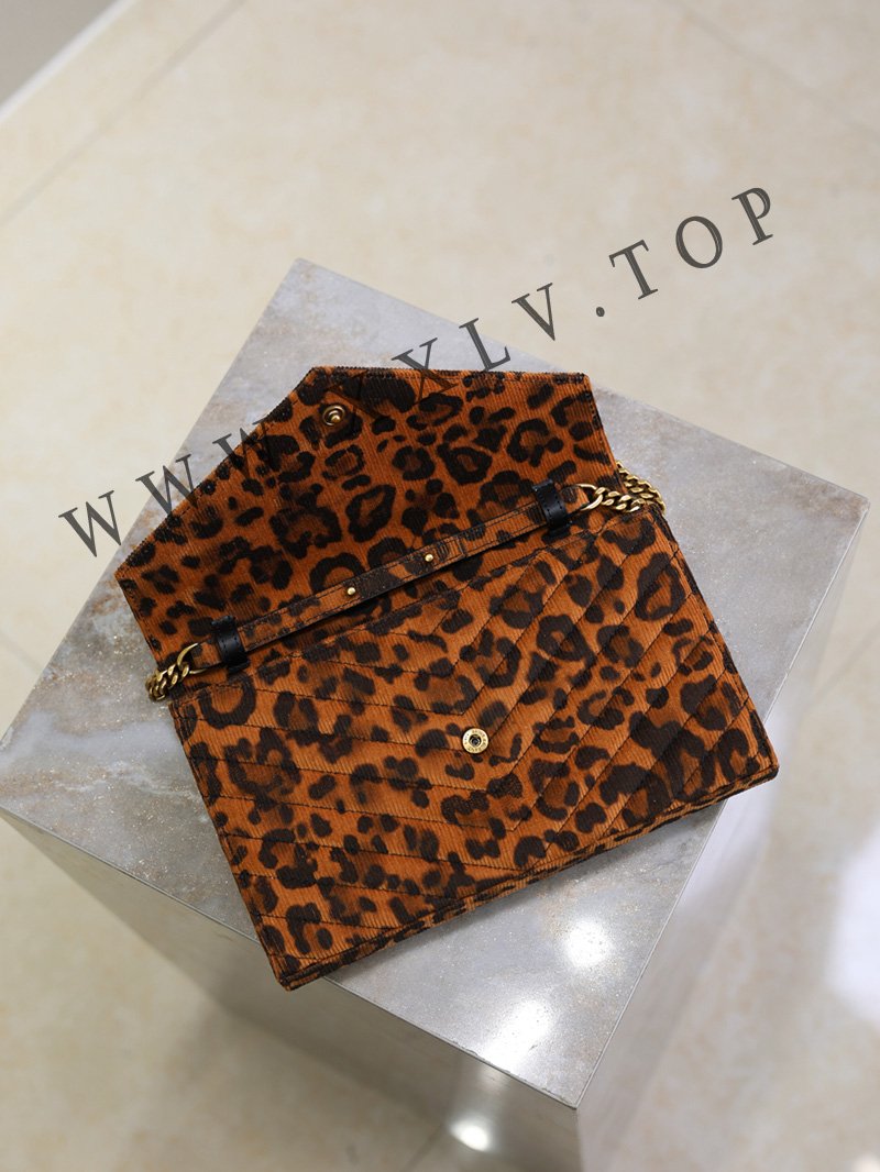 377828 size: 22.5 x 14 x 4 cm