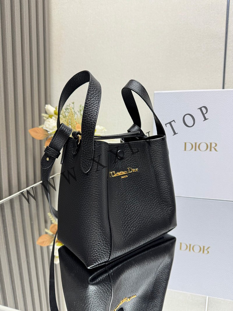 small signature bucket bag