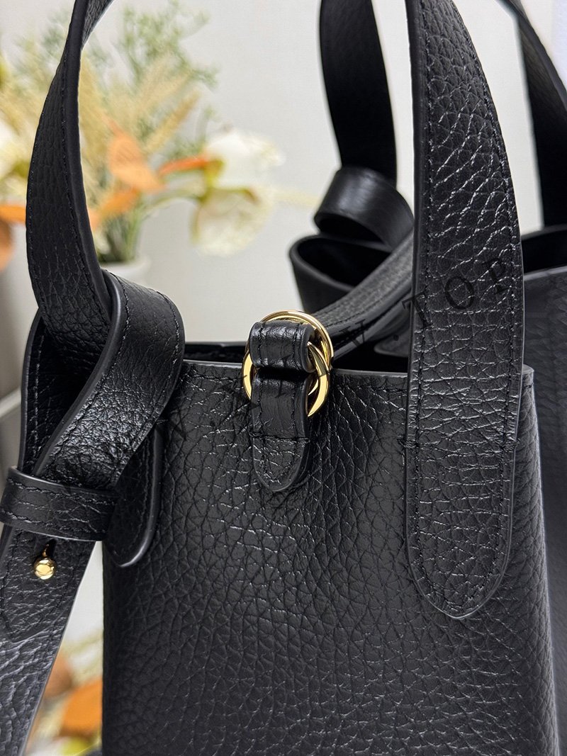 small signature bucket bag