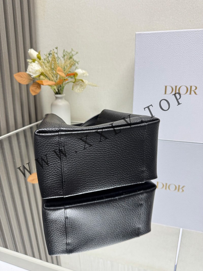 small signature bucket bag