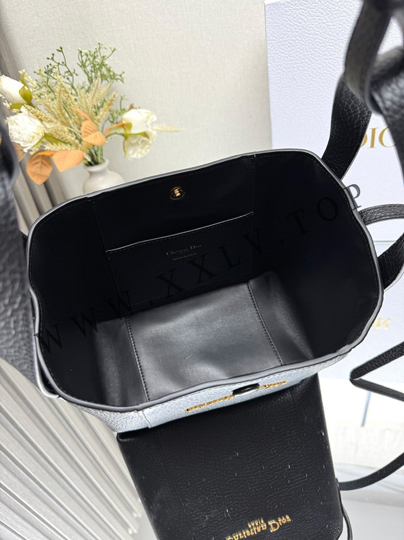 small signature bucket bag