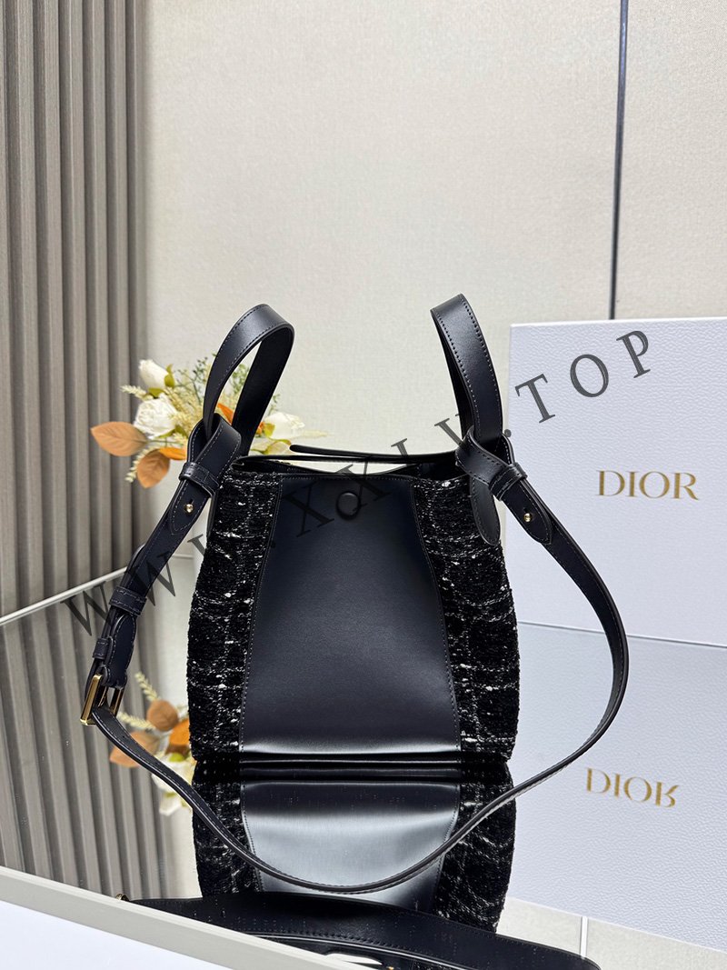small signature bucket bag
