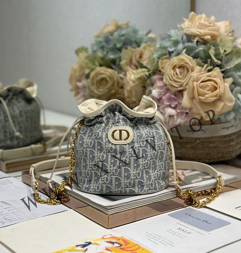 30 montaigne mini bucket bag with drawstring 16 x 18.5 x 13 cm