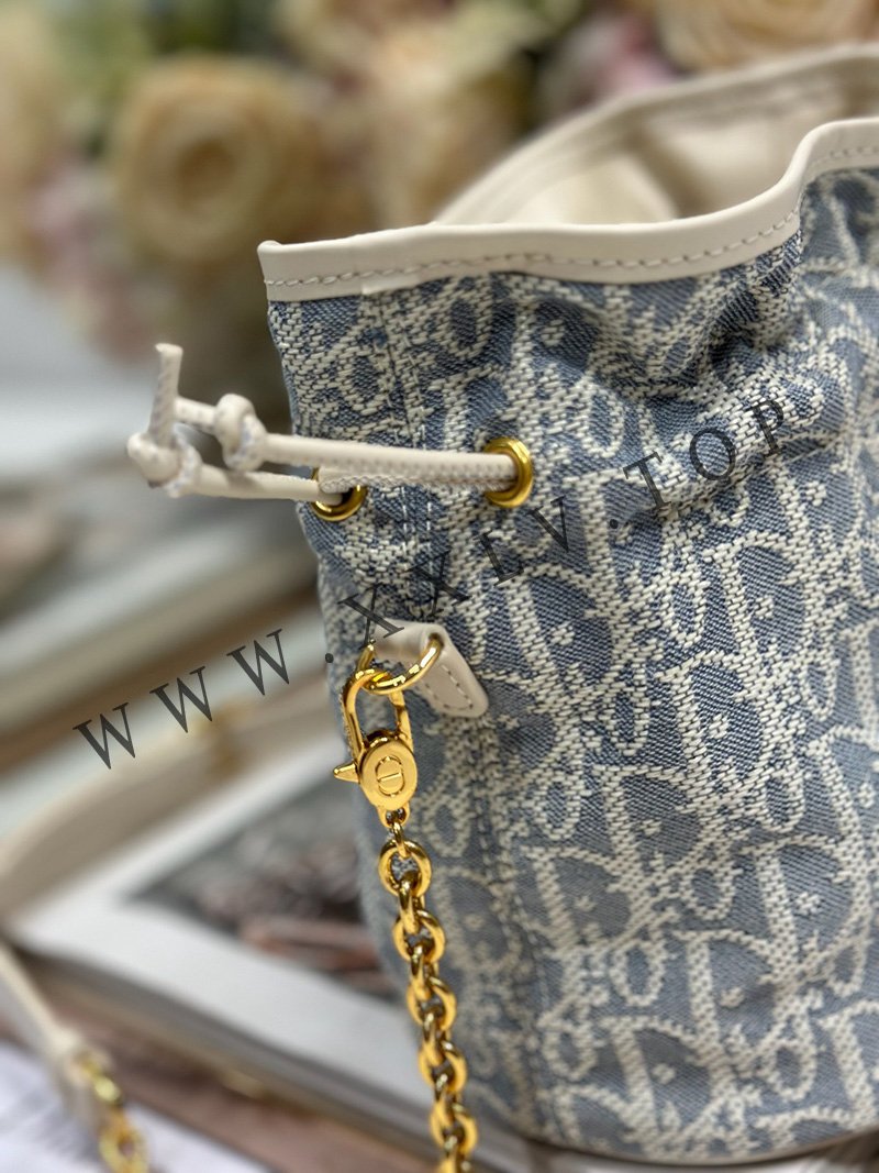 30 montaigne mini bucket bag with drawstring 16 x 18.5 x 13 cm