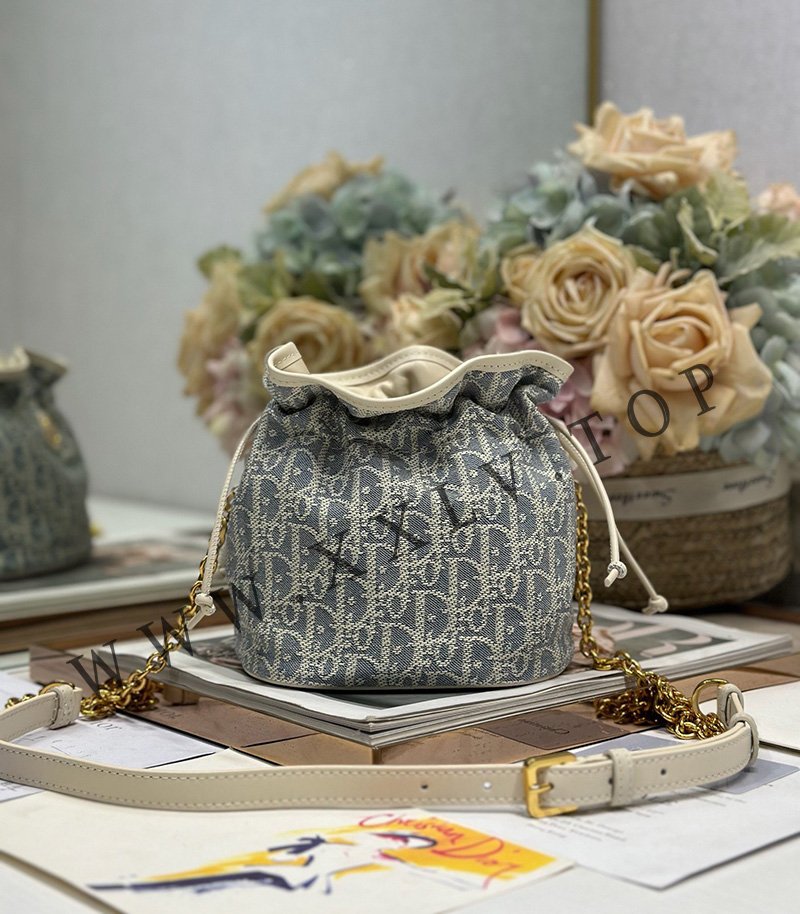 30 montaigne mini bucket bag with drawstring 16 x 18.5 x 13 cm