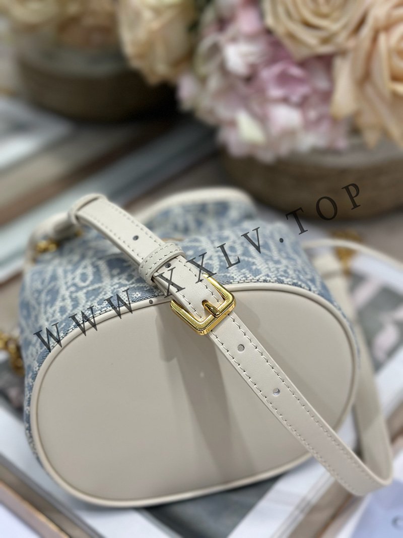 30 montaigne mini bucket bag with drawstring 16 x 18.5 x 13 cm