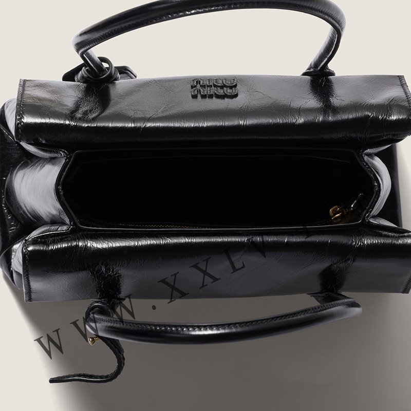 miumiu solitaire hand