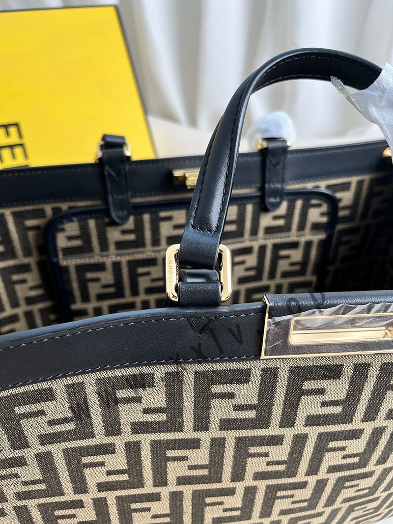 peekaboo x tote size: 40*12*29cm. model number: 1819