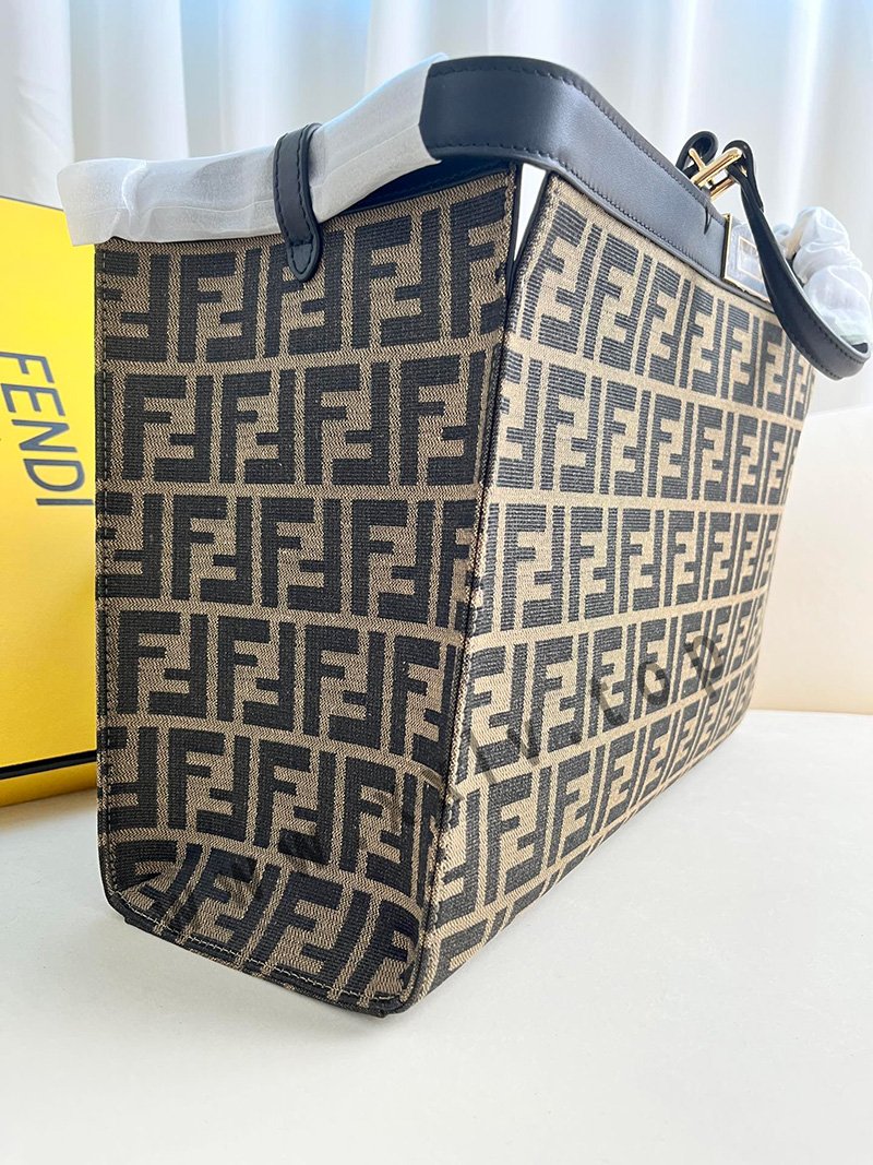 peekaboo x tote size: 40*12*29cm. model number: 1819