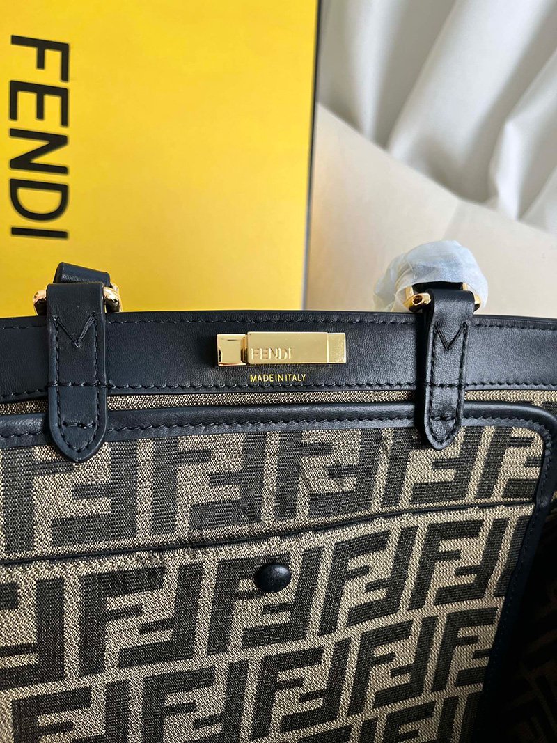 peekaboo x tote size: 40*12*29cm. model number: 1819